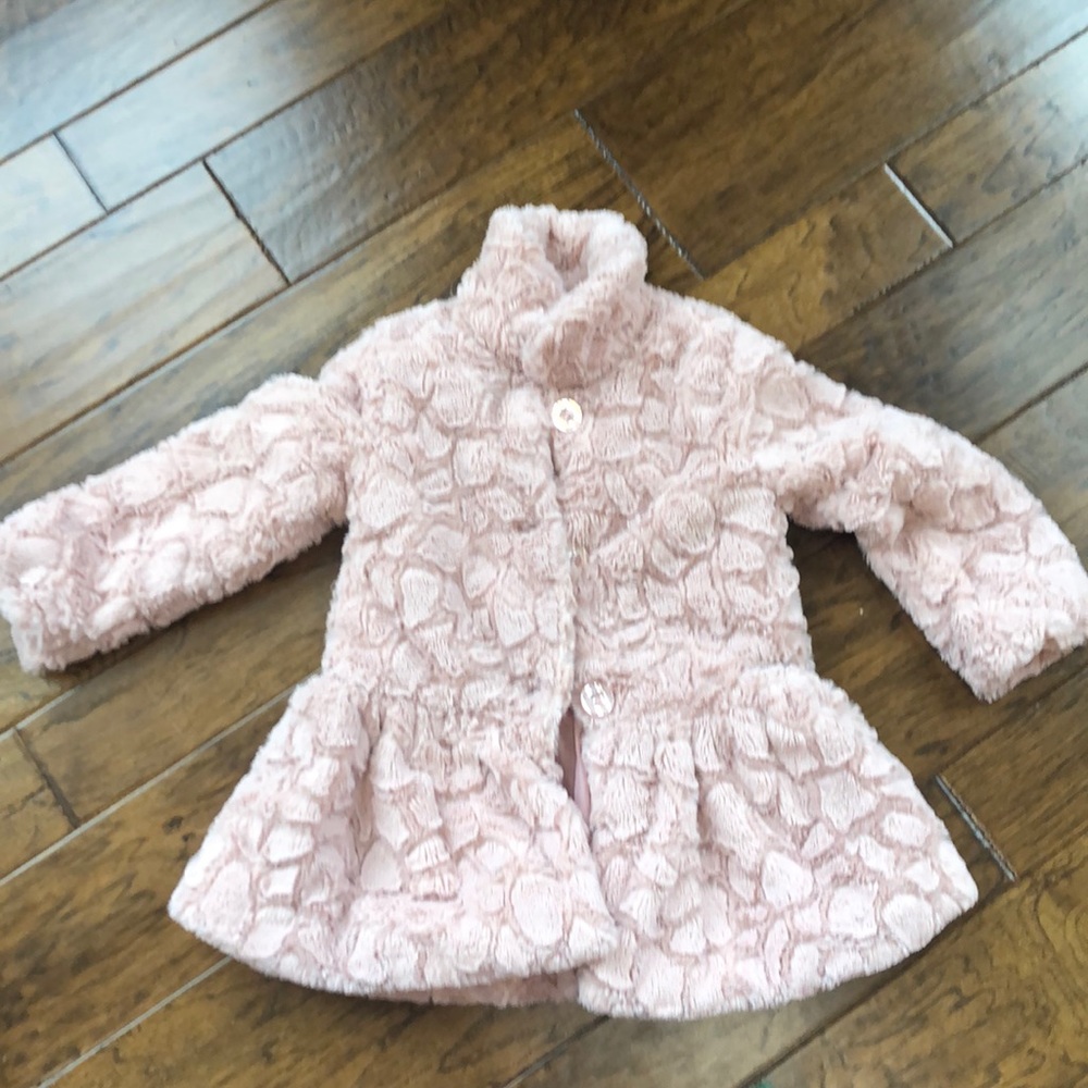 Blush Pink Giraffe print Calvin Klein coat. Size 6